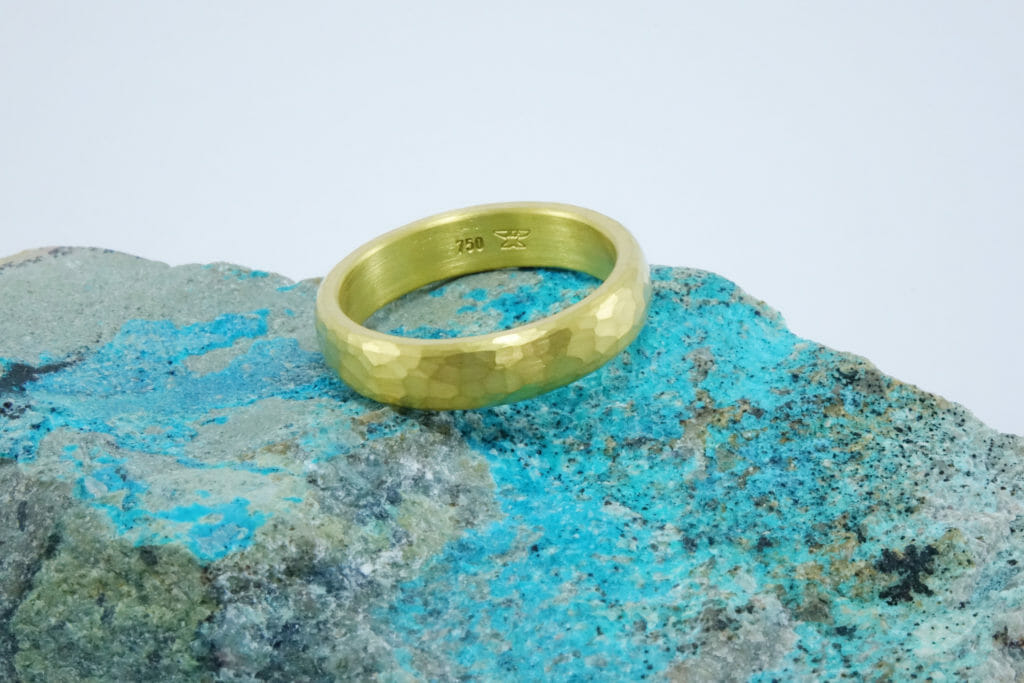 Fingerring Schweizer Naturgold geschmiedet