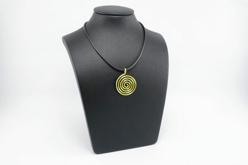 Amulett Spirale aus Gold geschmiedet
